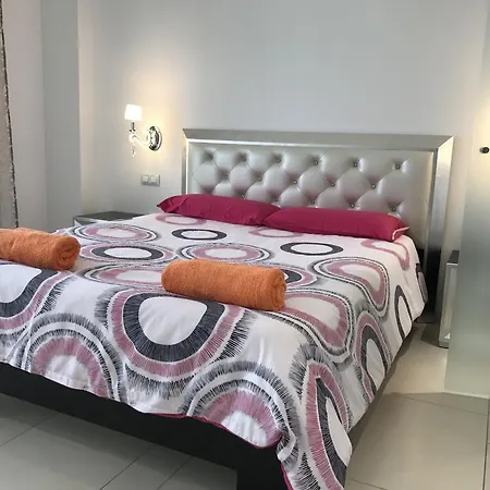 L'elegante Апартаменты *